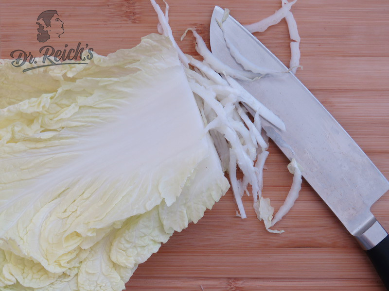 Dr. Reich´s Chinakohl mit einem China Messer hauchdünn geschnitten