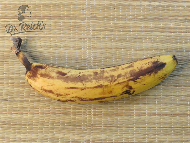 Reife Banane ist eine typische vegane Backzutat für Baked Oats